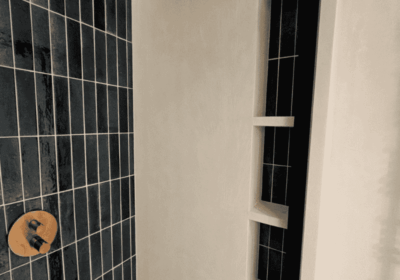 nico-pirenne-béton-ciré-salle-de-bains-douche-carrelage