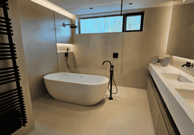 nico-pirenne-béton-ciré-sol-salle-de-bains-moderne